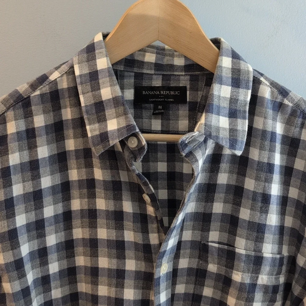Banana Republic Men's Medium Lightweight Flannel Long Sleeve Button Down Shirt